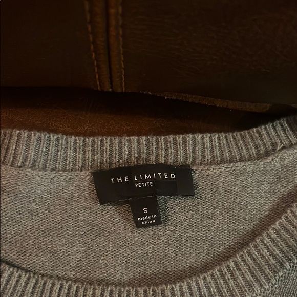 The Limited Gray Crew Neck Sweater with Asymmetrical Hem - Picture 3 of 4